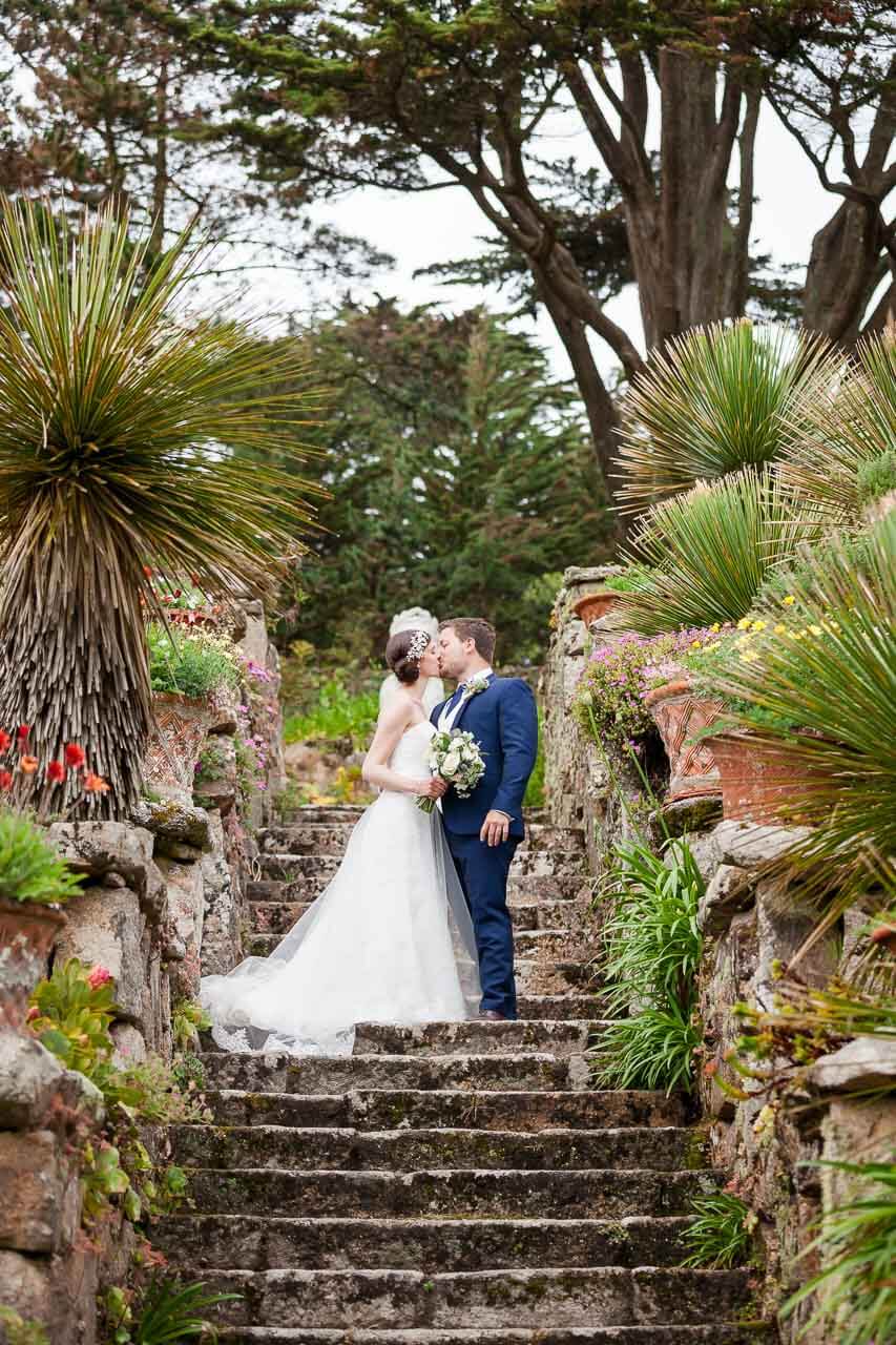 couple kissing in abbey gardens