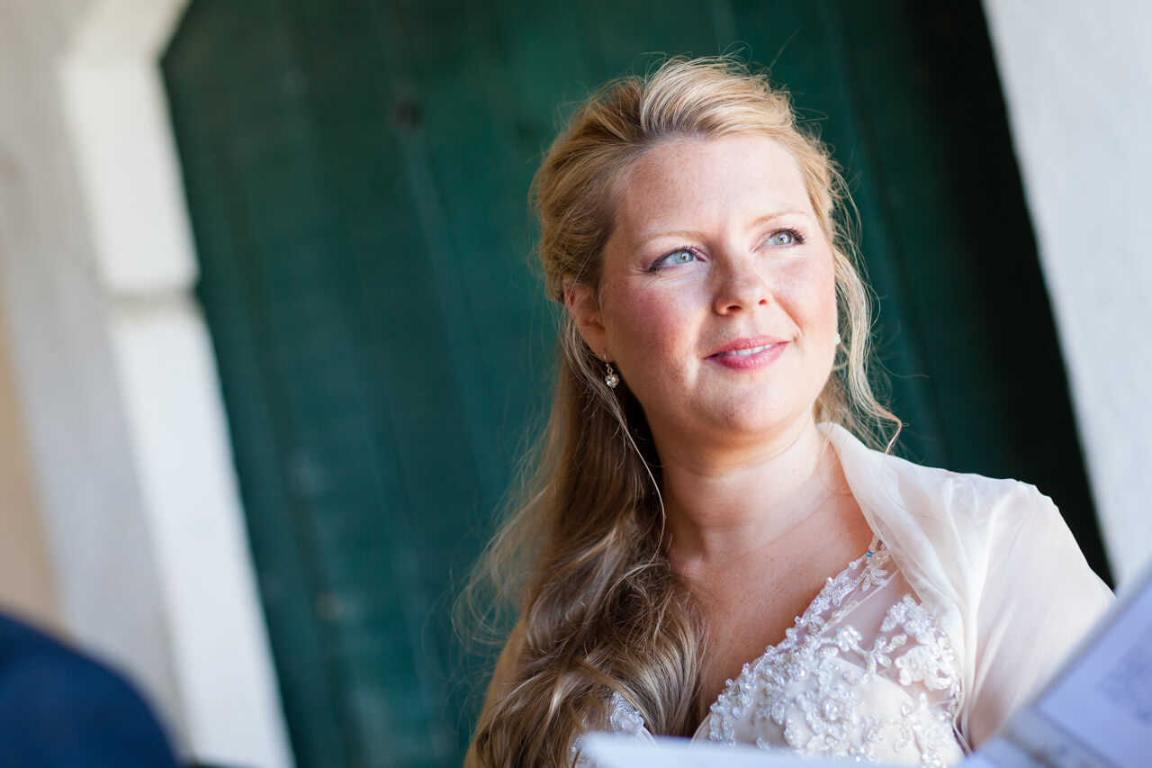 bride saying vows