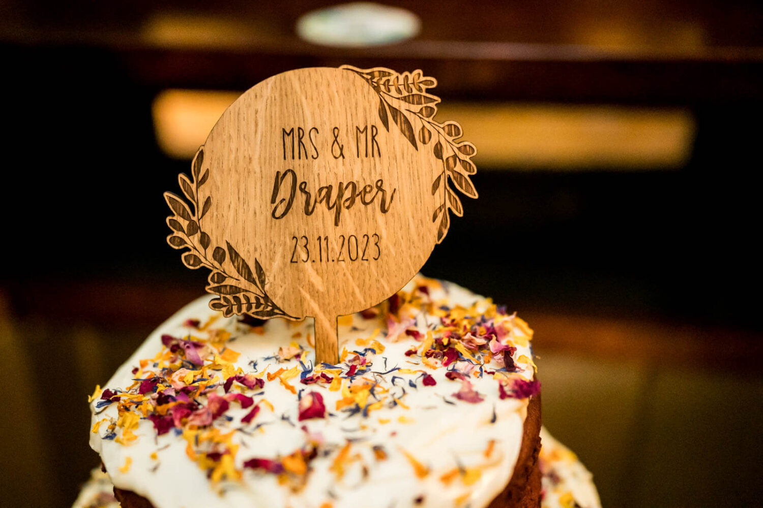 close up of wedding cake saying 23.11.23 Draper wedding