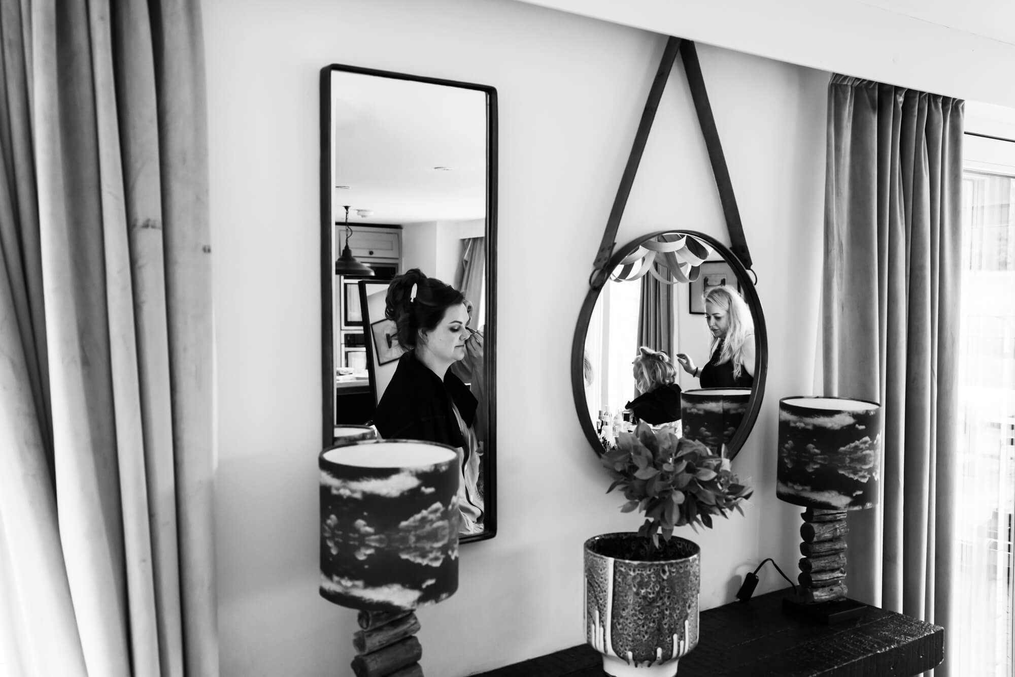 Woman in mirror - B&W.